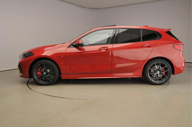 BMW 1-SERIE 5-deurs 118i M-Sportpakket / LED / Navigatie / Schuifdak / Active cruise / DAB / Harman-kardon sound / Alu18 inch