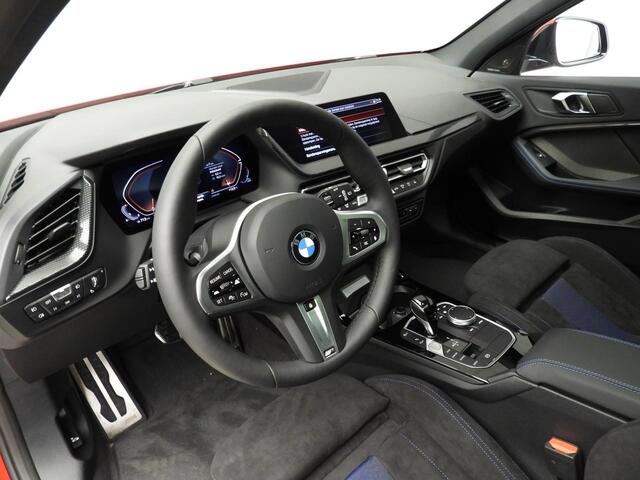BMW 1-SERIE 5-deurs 118i M-Sportpakket / LED / Navigatie / Schuifdak / Active cruise / DAB / Harman-kardon sound / Alu18 inch