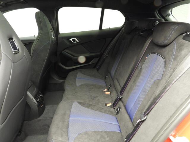 BMW 1-SERIE 5-deurs 118i M-Sportpakket / LED / Navigatie / Schuifdak / Active cruise / DAB / Harman-kardon sound / Alu18 inch