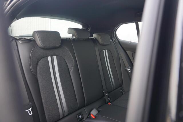 BMW 1-SERIE 5-deurs 118i High Executive Sport Line Hifi / Stoel- en Stuurverwarming / Grote Tank