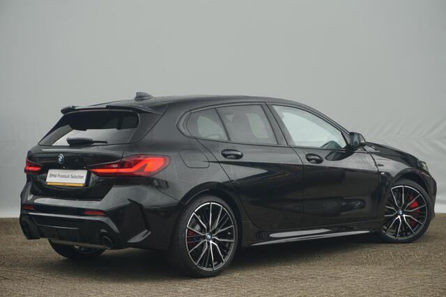 BMW 1-SERIE 5-deurs 118i M Sport Pro / Panorama Dak / Harman Kardon / Comfort Acces