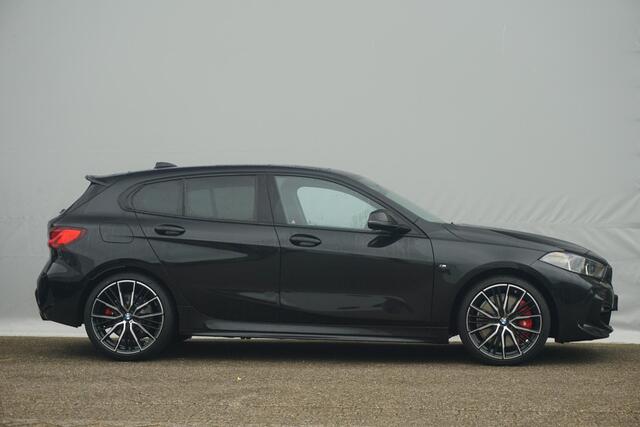 BMW 1-SERIE 5-deurs 118i M Sport Pro / Panorama Dak / Harman Kardon / Comfort Acces