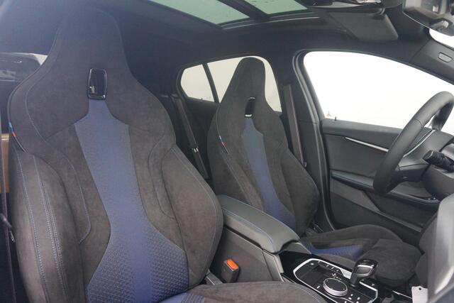 BMW 1-SERIE 5-deurs 118i M Sport Pro / Panorama Dak / Harman Kardon / Comfort Acces
