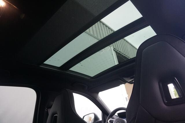 BMW 1-SERIE 5-deurs 118i M Sport Pro / Panorama Dak / Harman Kardon / Comfort Acces