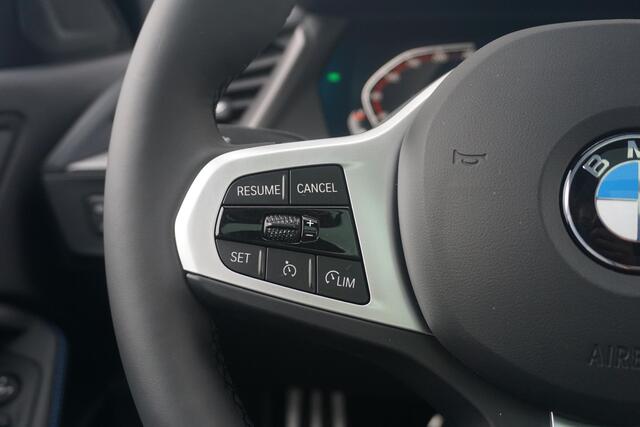 BMW 1-SERIE 5-deurs 118i M Sport Pro / Panorama Dak / Harman Kardon / Comfort Acces