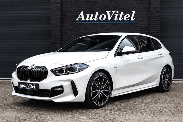BMW 1-SERIE 118i M-Sport | Camera | Sportleder | Stoelverwarming | Live Cockpit Prof. | Led | 19"