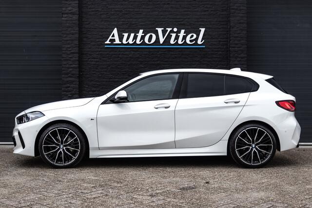 BMW 1-SERIE 118i M-Sport | Camera | Sportleder | Stoelverwarming | Live Cockpit Prof. | Led | 19"