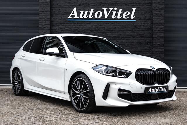 BMW 1-SERIE 118i M-Sport | Camera | Sportleder | Stoelverwarming | Live Cockpit Prof. | Led | 19"