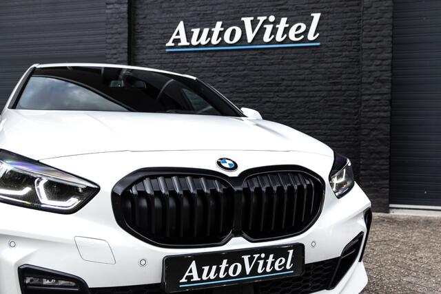 BMW 1-SERIE 118i M-Sport | Camera | Sportleder | Stoelverwarming | Live Cockpit Prof. | Led | 19"