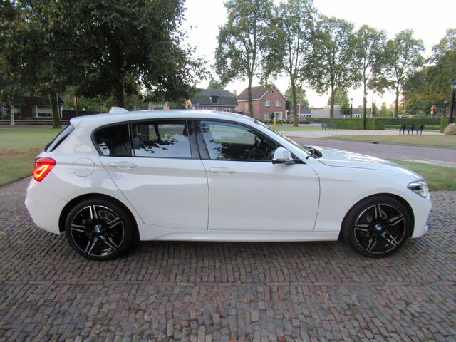 BMW 1-SERIE 118i Edition M Sport Shadow Executive Leer Ecc Cruisecontrol Led Navigatie Stoelverwarming 6 Bak