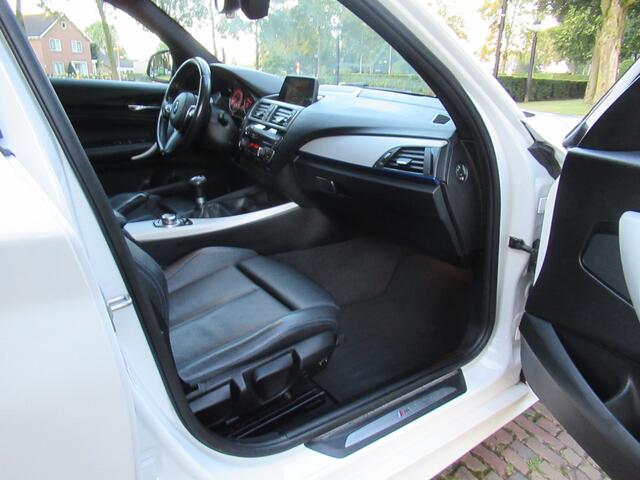 BMW 1-SERIE 118i Edition M Sport Shadow Executive Leer Ecc Cruisecontrol Led Navigatie Stoelverwarming 6 Bak