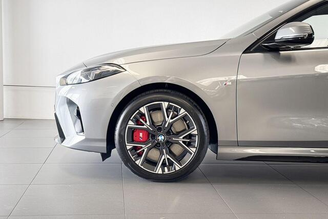 BMW 1-SERIE 120 | M Sport Pro | Glazen Panoramadak | Stoelverwarming | Harman Kardon | Trekhaak |