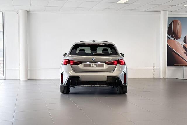 BMW 1-SERIE 120 | M Sport Pro | Glazen Panoramadak | Stoelverwarming | Harman Kardon | Trekhaak |