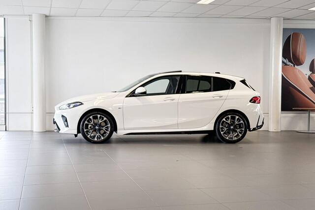 BMW 1-SERIE 120 | M Sport | Harman Kardon | Glazen Panoramadak | Trekhaak |