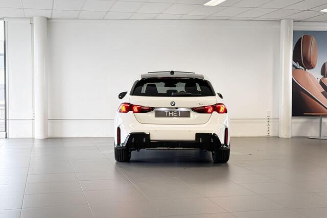 BMW 1-SERIE 120 | M Sport | Harman Kardon | Glazen Panoramadak | Trekhaak |
