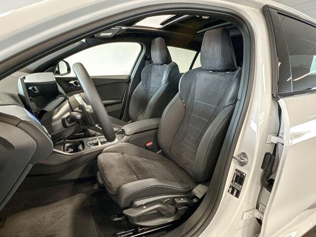 BMW 1-SERIE 120 | M Sport | Harman Kardon | Glazen Panoramadak | Trekhaak |