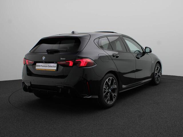 BMW 1-SERIE 5-deurs 120 M Sport Design Edition | Premium Pack | M Adaptief Onderstel | Panoramadak | Driving Assistant | Harman Kardon | 18''