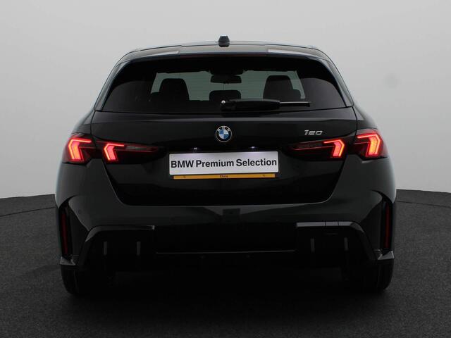 BMW 1-SERIE 5-deurs 120 M Sport Design Edition | Premium Pack | M Adaptief Onderstel | Panoramadak | Driving Assistant | Harman Kardon | 18''