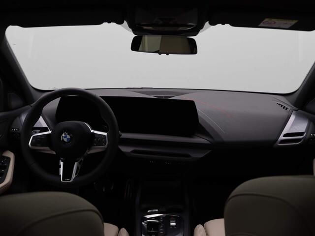 BMW 1-SERIE 5-deurs 120 M Sport Design Edition | Premium Pack | M Adaptief Onderstel | Panoramadak | Driving Assistant | Harman Kardon | 18''