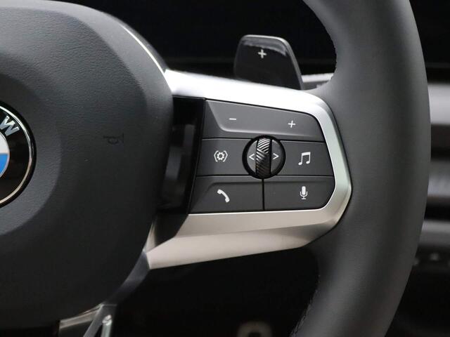 BMW 1-SERIE 5-deurs 120 M Sport Design Edition | Premium Pack | M Adaptief Onderstel | Panoramadak | Driving Assistant | Harman Kardon | 18''