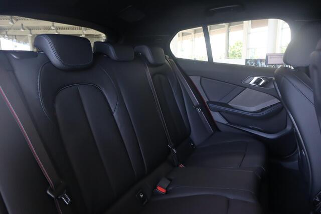 BMW 1-SERIE 5 Deurs 118i | M Sportpakket Pro | Premium Pack | Comfort Pro Pack