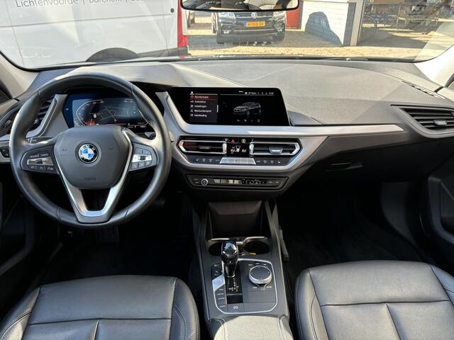 BMW 1-SERIE 118i Executive / NL Auto / 1ste Eigenaar / Camera / Navi /