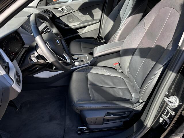 BMW 1-SERIE 118i Executive / NL Auto / 1ste Eigenaar / Camera / Navi /