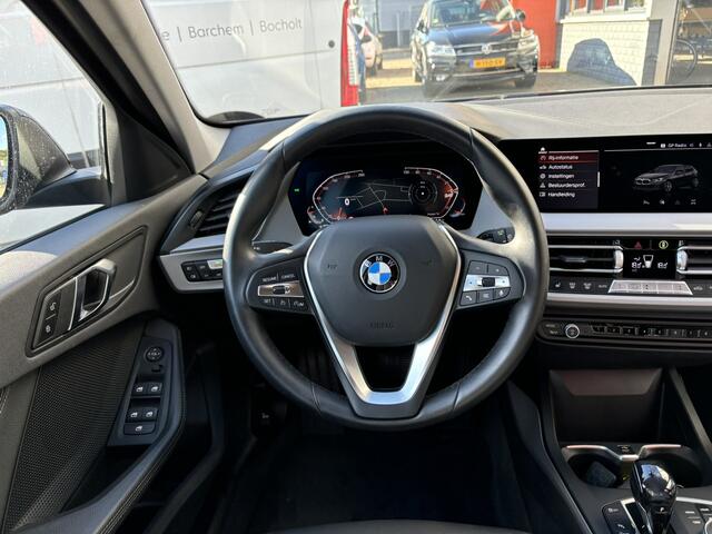 BMW 1-SERIE 118i Executive / NL Auto / 1ste Eigenaar / Camera / Navi /