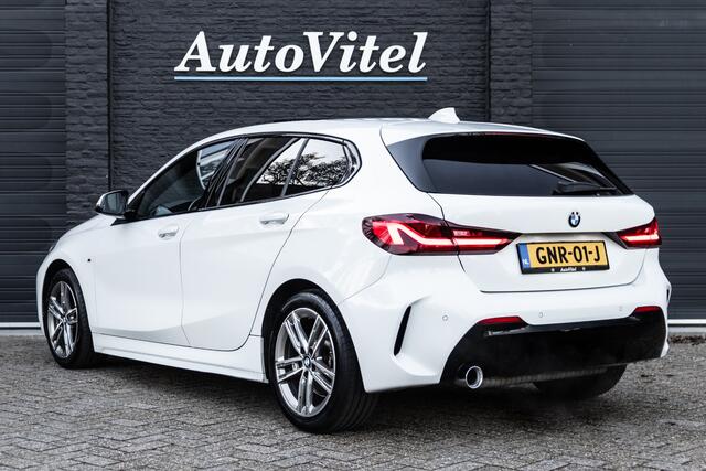 BMW 1-SERIE 118i Steptronic M Sport | Panodak | Sportstoelen | LED | PDC V+A | Ambiance led interieur