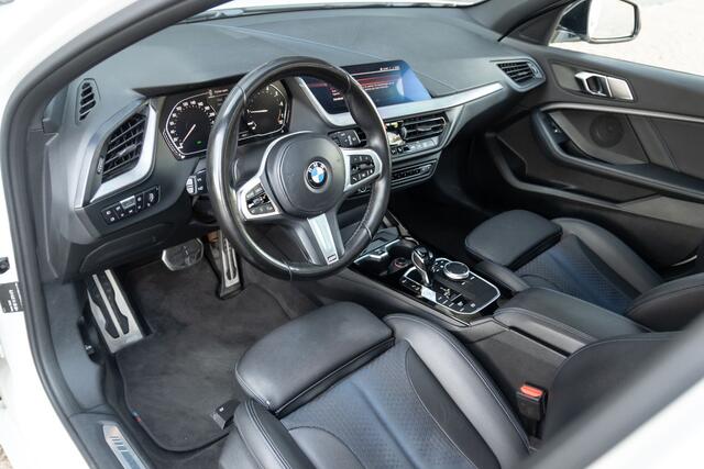 BMW 1-SERIE 118i Steptronic M Sport | Panodak | Sportstoelen | LED | PDC V+A | Ambiance led interieur