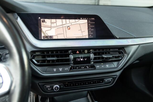 BMW 1-SERIE 118i Steptronic M Sport | Panodak | Sportstoelen | LED | PDC V+A | Ambiance led interieur