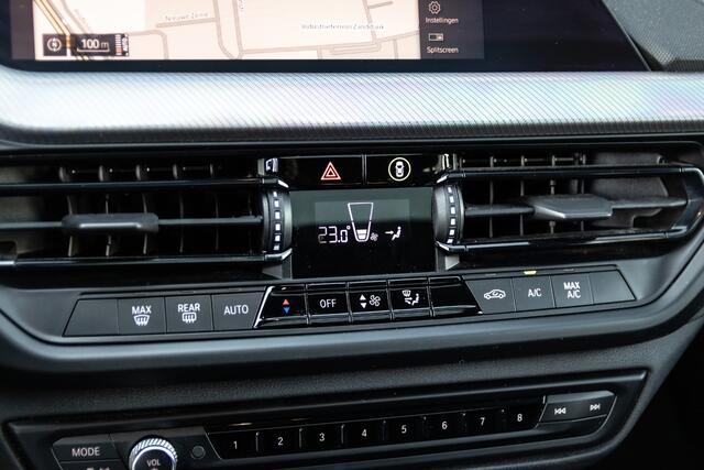 BMW 1-SERIE 118i Steptronic M Sport | Panodak | Sportstoelen | LED | PDC V+A | Ambiance led interieur