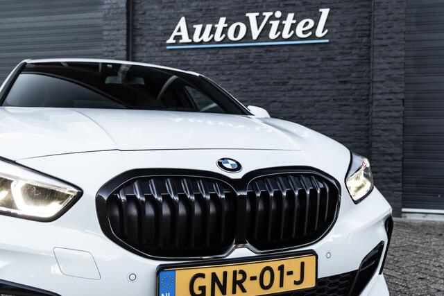 BMW 1-SERIE 118i Steptronic M Sport | Panodak | Sportstoelen | LED | PDC V+A | Ambiance led interieur