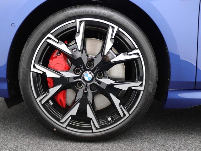 BMW 1-SERIE 120 M Sportpakket Pro | Premium Pack | Stuurwielrand Verwarmd | Driving Assistant | Harman Kardon | 19''