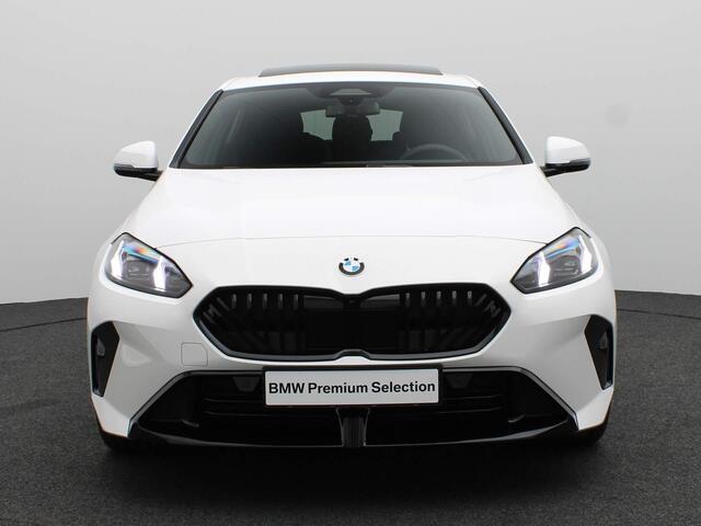 BMW 1-SERIE 120 M Sportpakket Pro | Premium Pack | Stuurwielrand Verwarmd | Panoramadak | Driving Assistant | Harman Kardon | 19''