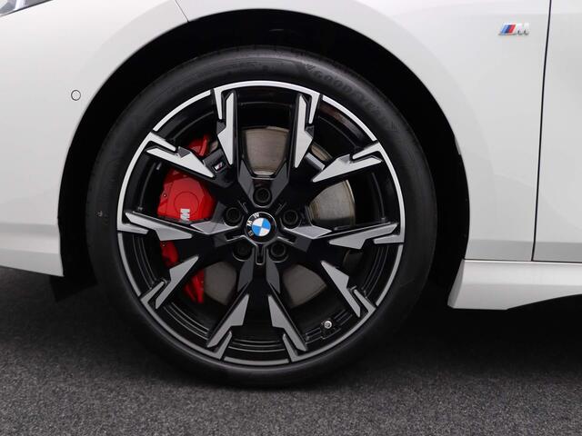 BMW 1-SERIE 120 M Sportpakket Pro | Premium Pack | Stuurwielrand Verwarmd | Panoramadak | Driving Assistant | Harman Kardon | 19''