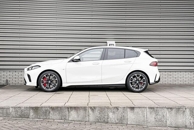 BMW 1-SERIE 120 M Sport / Innovation Pack / Harman Kardon / Driving Assistant Plus