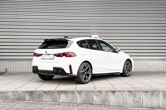 BMW 1-SERIE 120 M Sport / Innovation Pack / Harman Kardon / Driving Assistant Plus