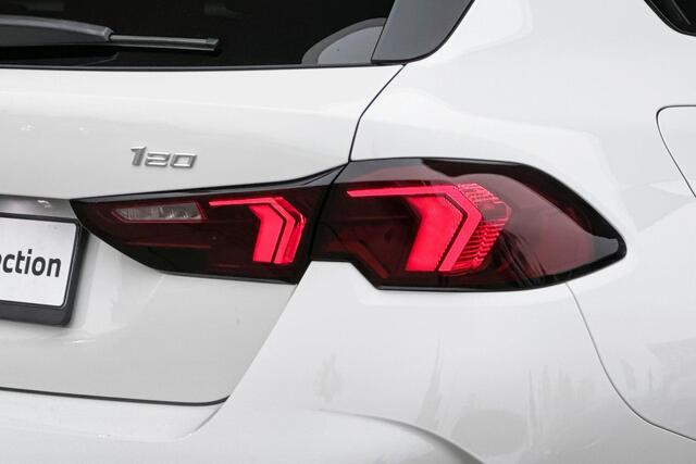 BMW 1-SERIE 120 M Sport / Innovation Pack / Harman Kardon / Driving Assistant Plus