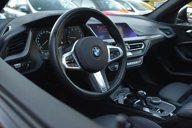 BMW 1-SERIE M135i xDrive High Executive Pano Ambiance
