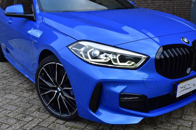 BMW 1-SERIE 118i Executive Edition M-Pakket, Apple Carplay, Achteruitrijcamera, Panorama Dak, PDC, Led verlichting