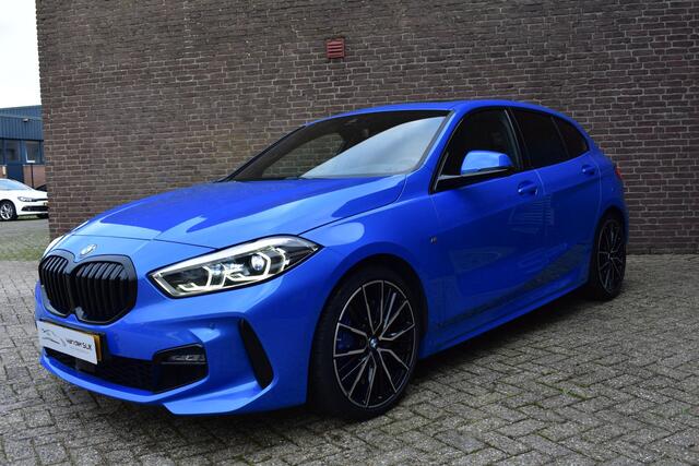 BMW 1-SERIE 118i Executive Edition M-Pakket, Apple Carplay, Achteruitrijcamera, Panorama Dak, PDC, Led verlichting