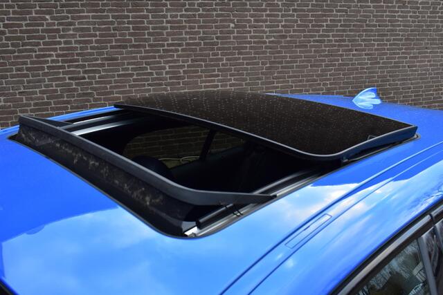 BMW 1-SERIE 118i Executive Edition M-Pakket, Apple Carplay, Achteruitrijcamera, Panorama Dak, PDC, Led verlichting