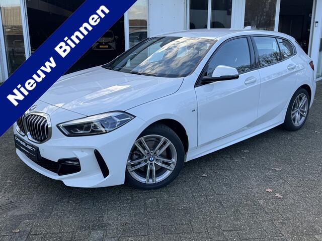 BMW 1-SERIE 118i M Sport pakket, Live Cockpit Professional, DAB-tuner, Shadow-line Een proefrit levert het bewijs. Neem contact op en we maken een afspraak!