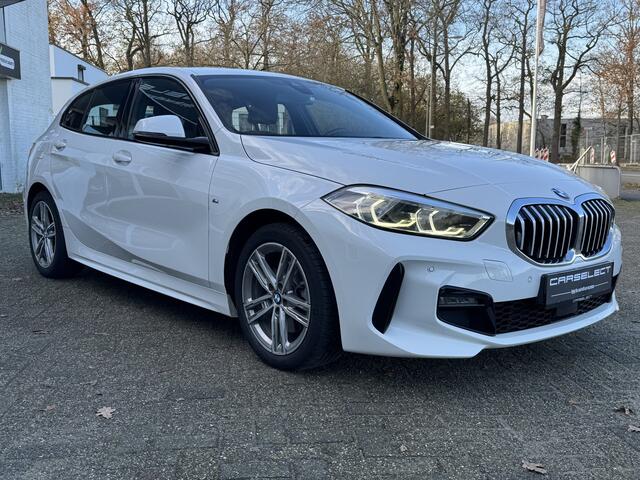 BMW 1-SERIE 118i M Sport pakket, Live Cockpit Professional, DAB-tuner, Shadow-line Een proefrit levert het bewijs. Neem contact op en we maken een afspraak!