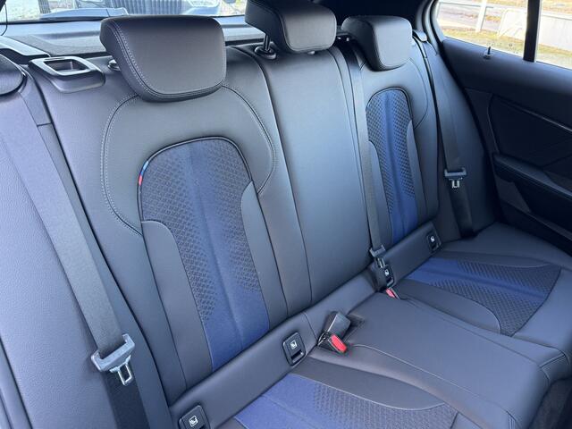 BMW 1-SERIE 118i M Sport pakket, Live Cockpit Professional, DAB-tuner, Shadow-line Een proefrit levert het bewijs. Neem contact op en we maken een afspraak!
