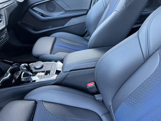 BMW 1-SERIE 118i M Sport pakket, Live Cockpit Professional, DAB-tuner, Shadow-line Een proefrit levert het bewijs. Neem contact op en we maken een afspraak!