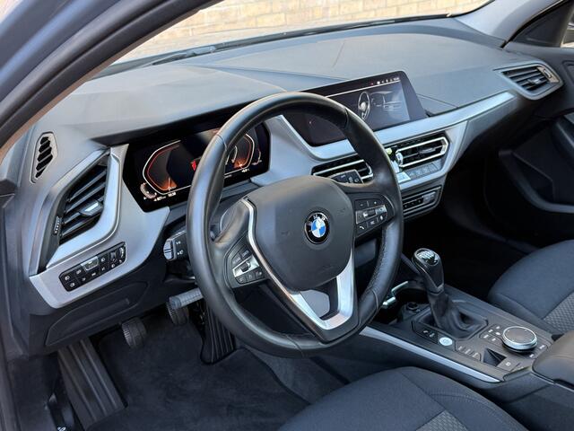 BMW 1-SERIE 118i Executive Edition | Clima | Camera | LM | LED | NAVI | PDC |