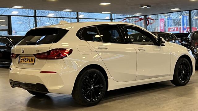BMW 1-SERIE 118i High Exec | Navi | Cruise | Stoelverwarming