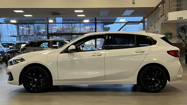 BMW 1-SERIE 118i High Exec | Navi | Cruise | Stoelverwarming